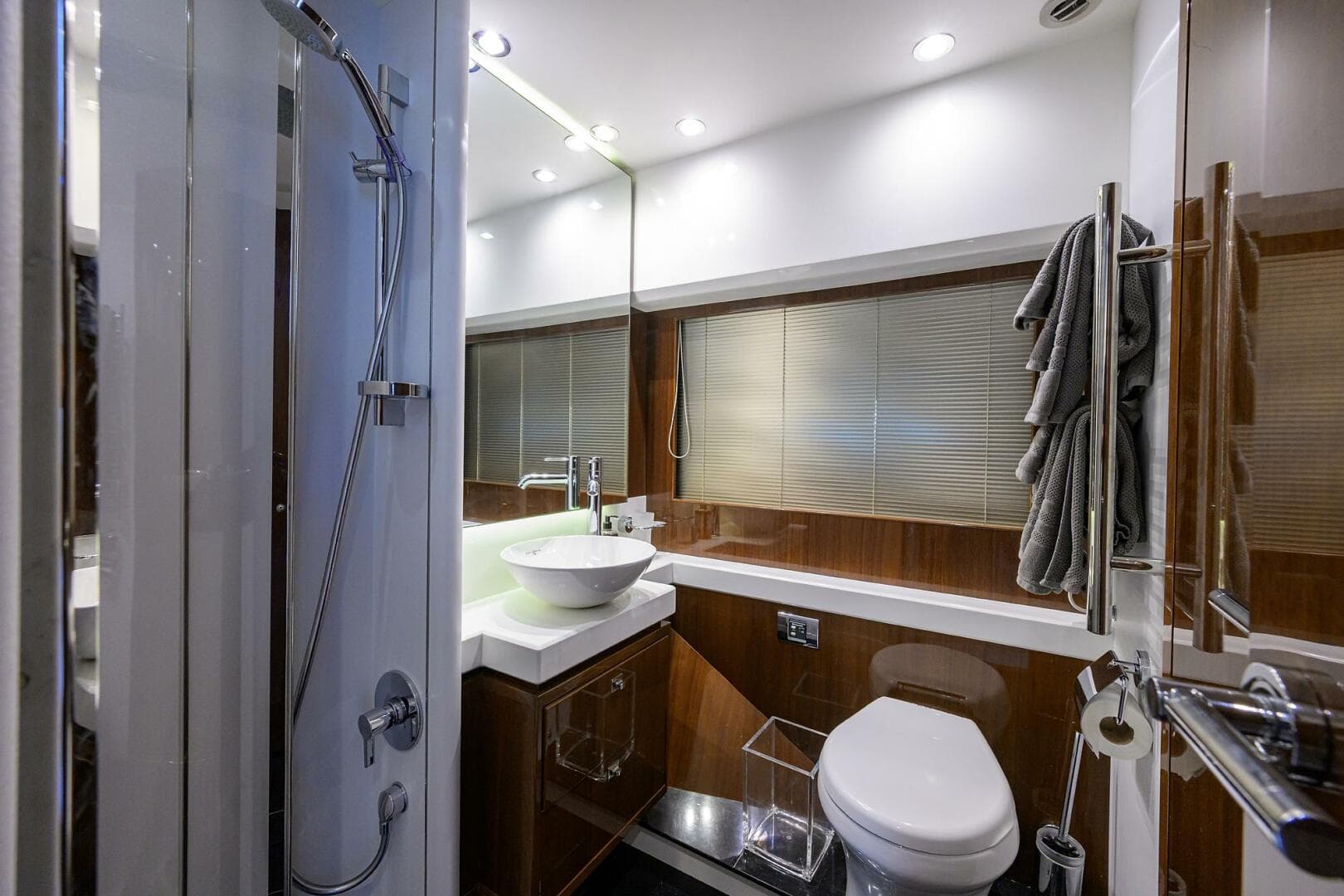 2016 Princess F64 — photo 45