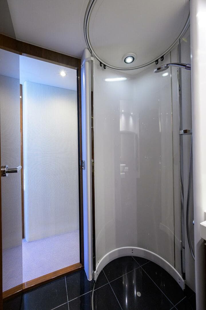 2016 Princess F64 — photo 47