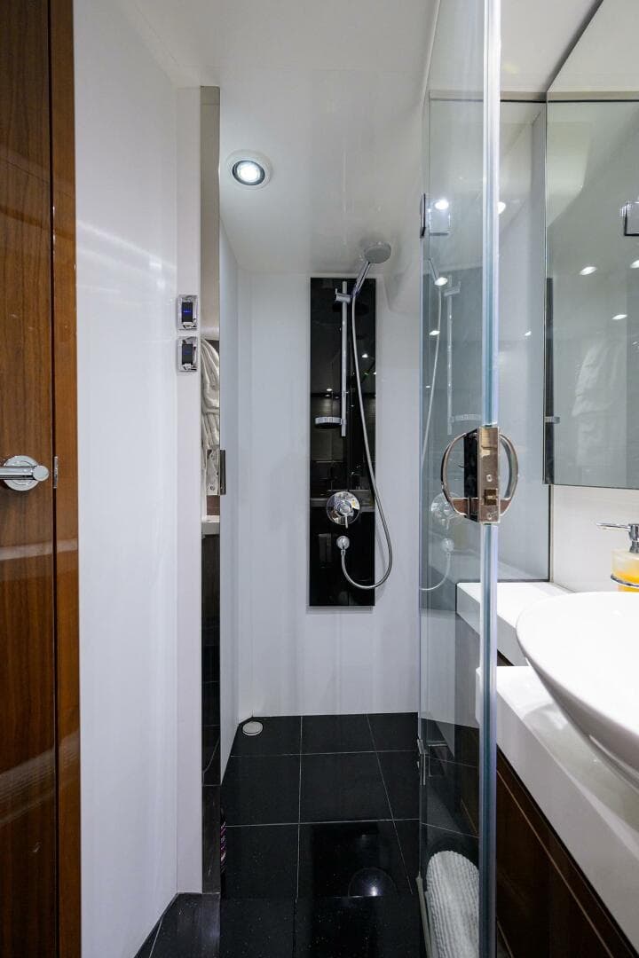 2016 Princess F64 — photo 42