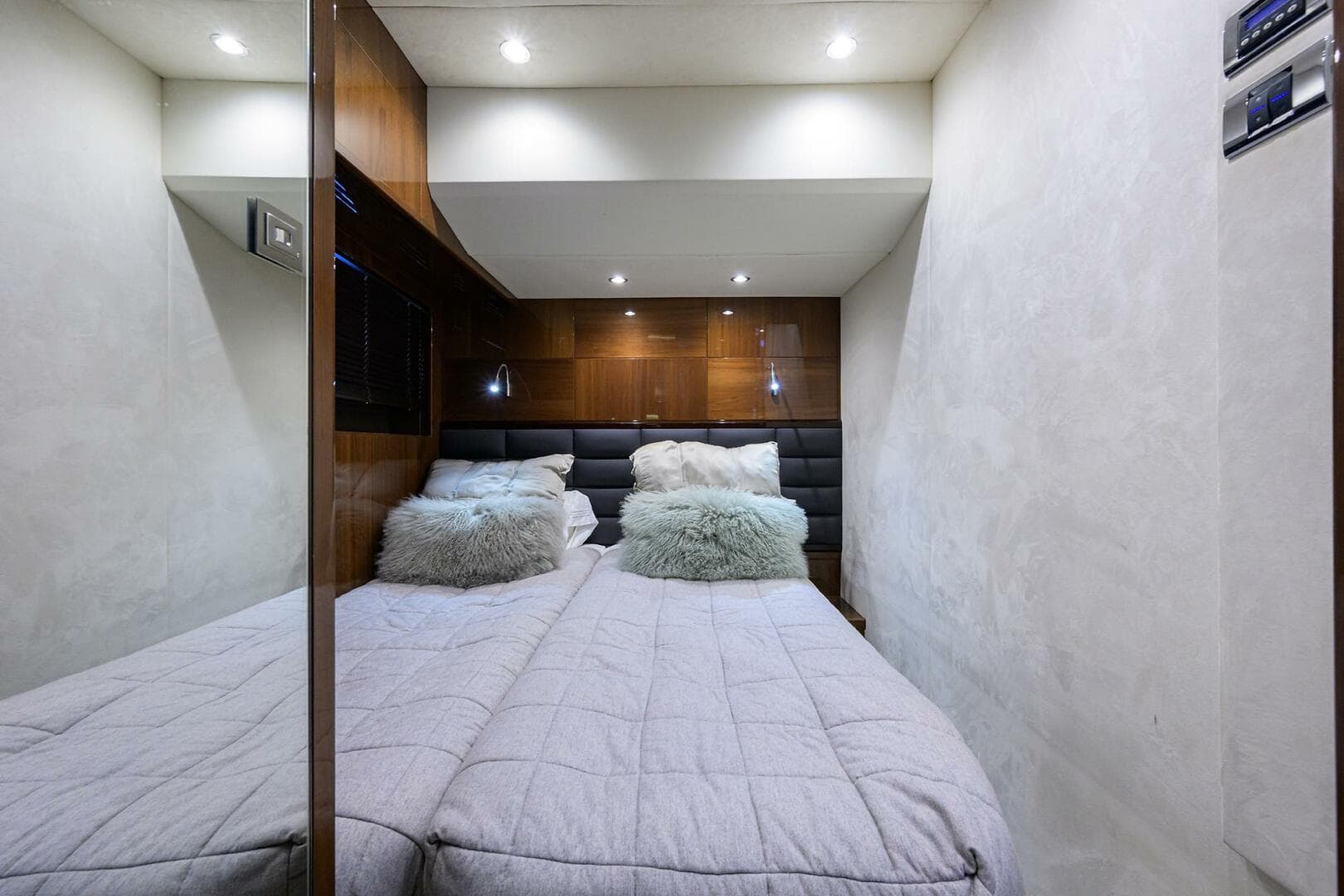 2016 Princess F64 — photo 30