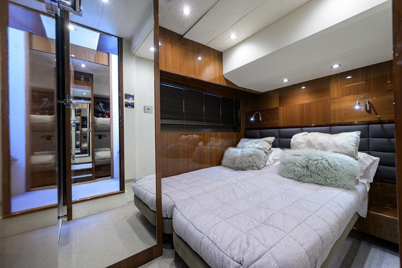 2016 Princess F64 — photo 29