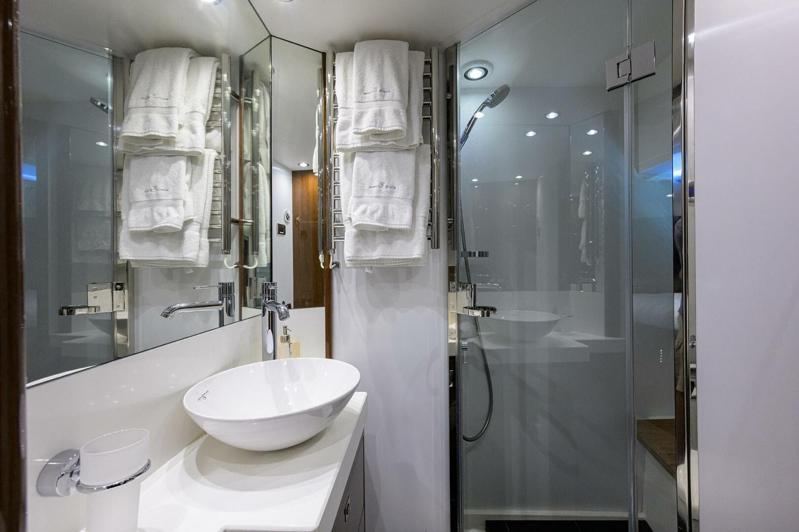 2016 Princess F64 — photo 43