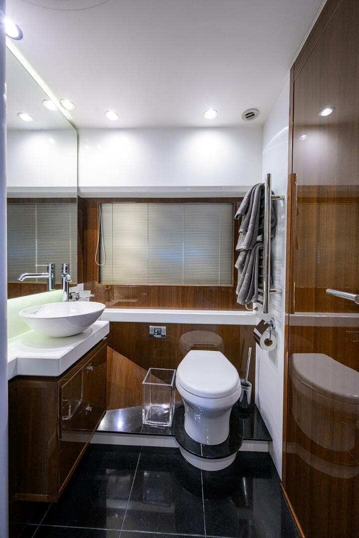 2016 Princess F64 — photo 44