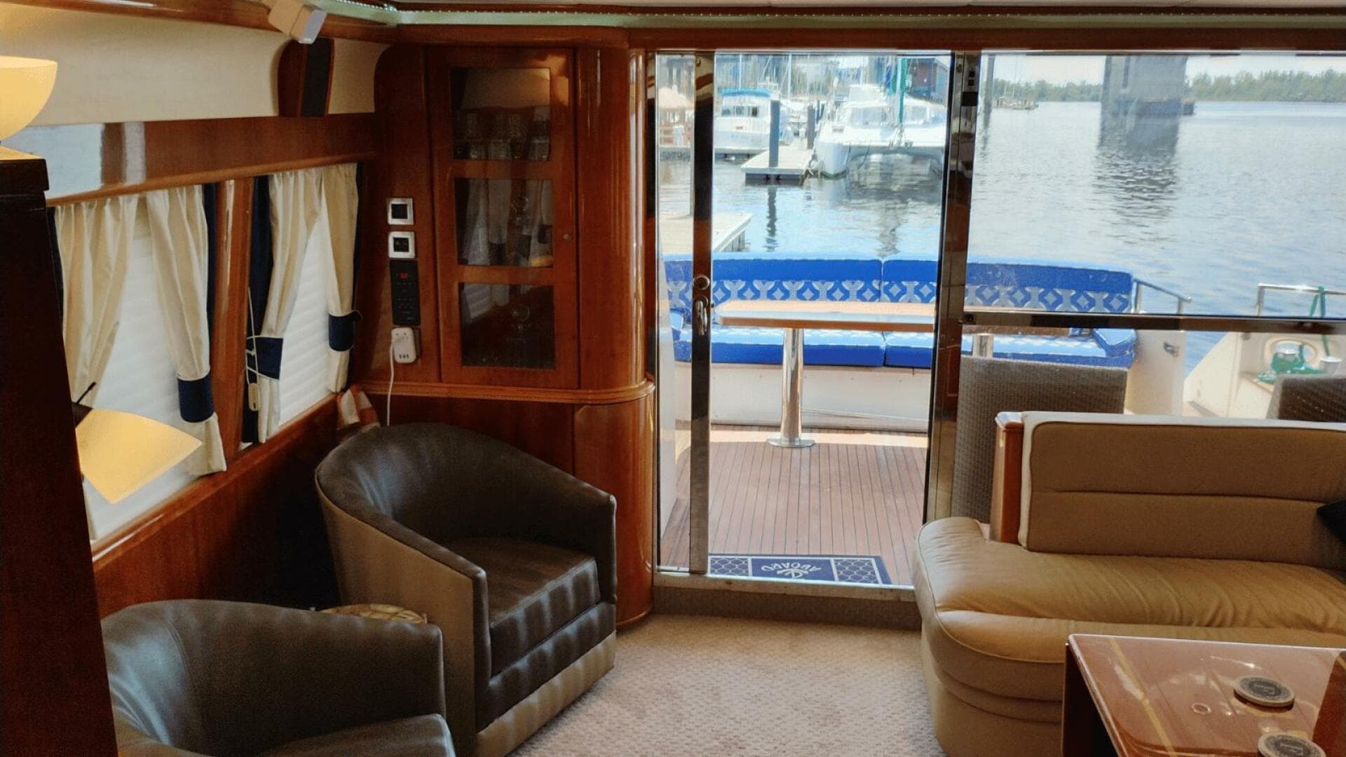 2001 Viking Princess 72 — photo 16