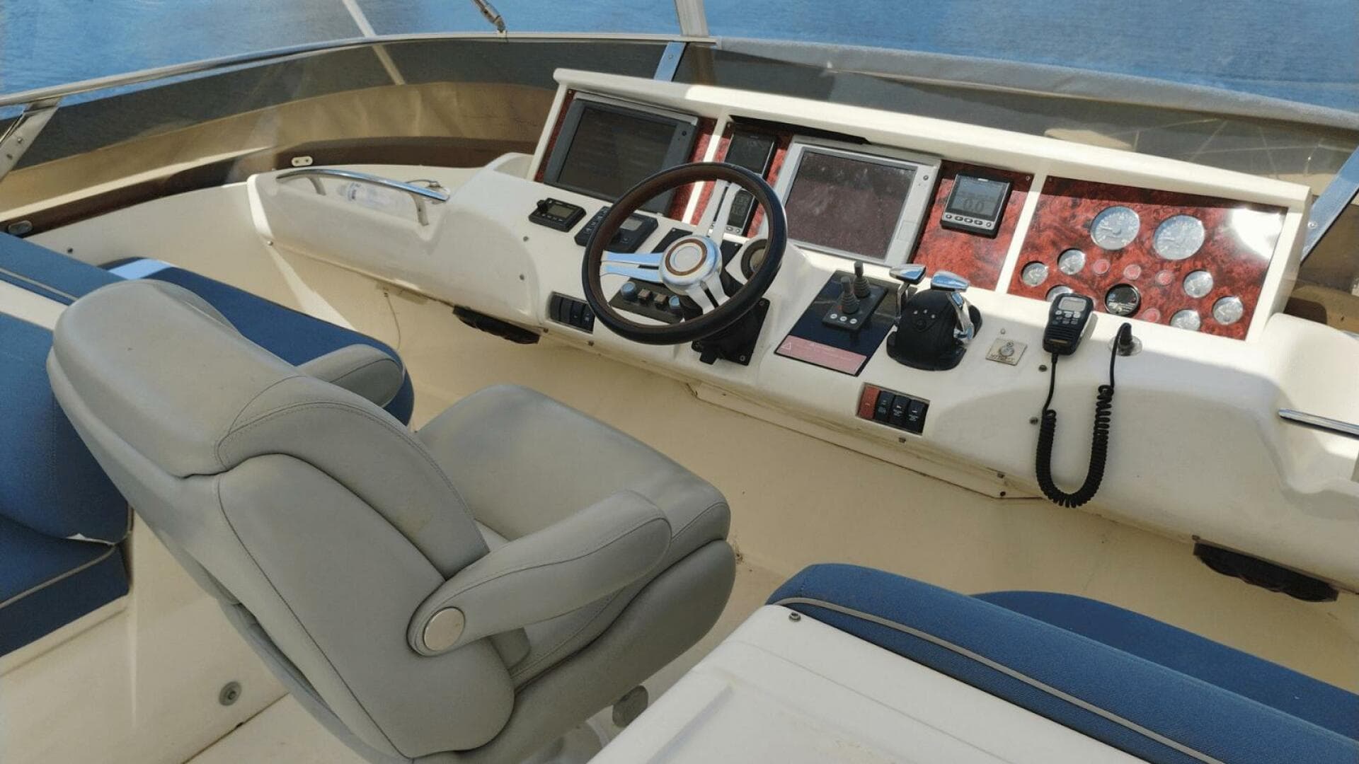 2001 Viking Princess 72 — photo 11