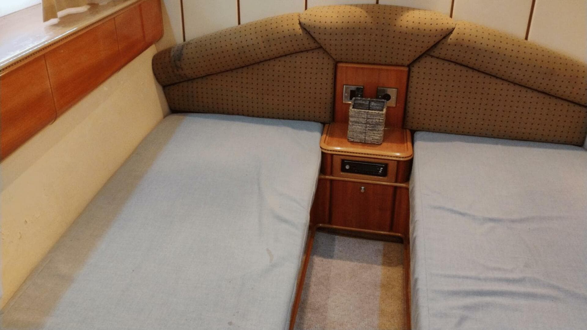 2001 Viking Princess 72 — photo 26