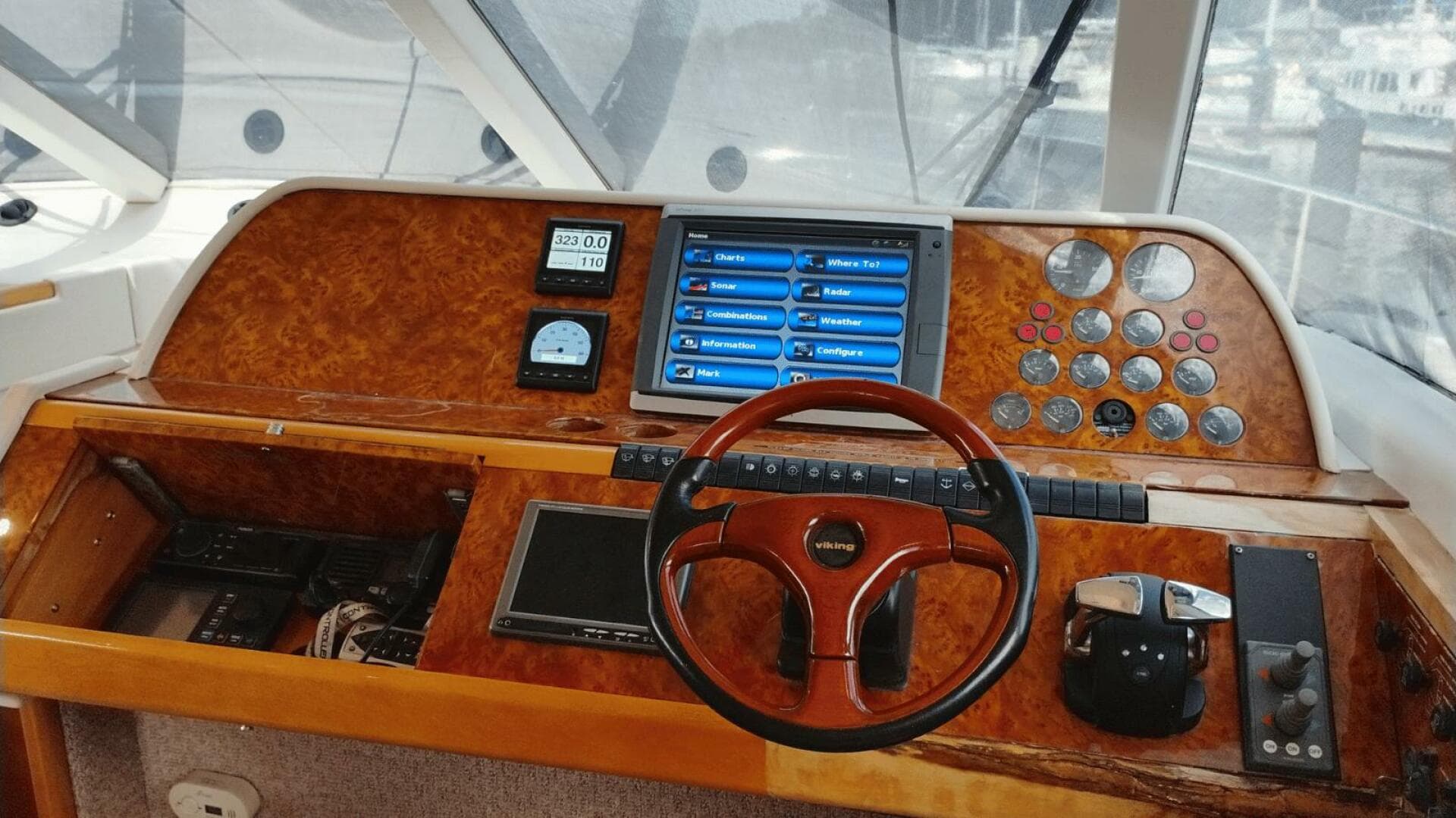 2001 Viking Princess 72 — photo 22