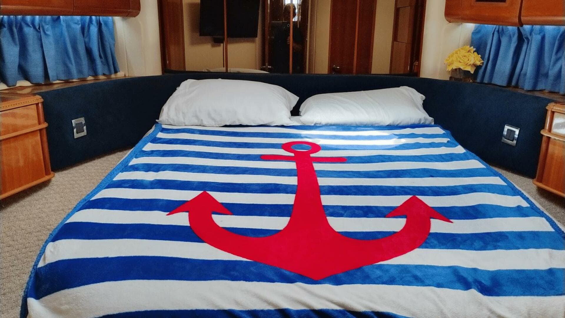 2001 Viking Princess 72 — photo 24