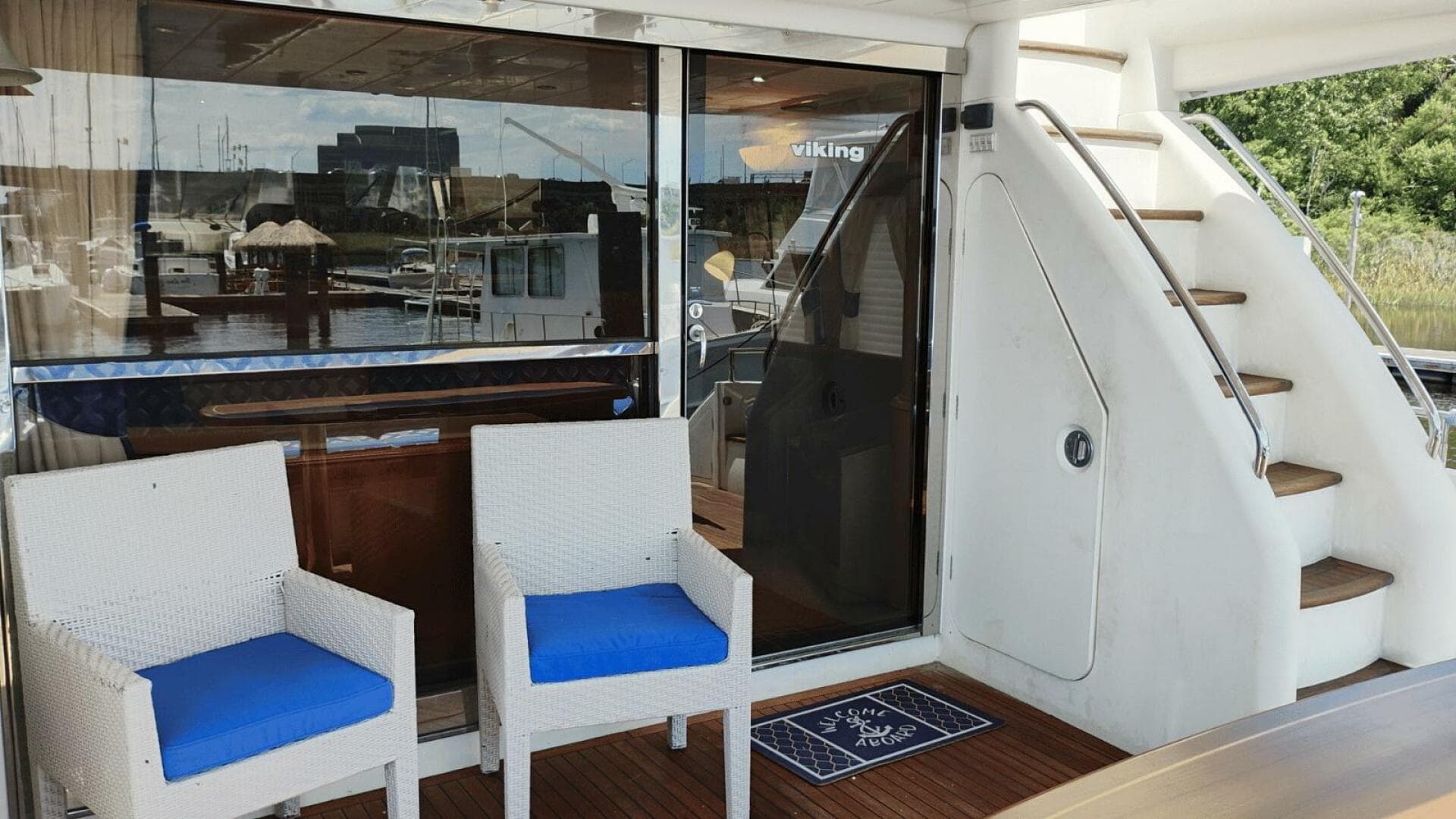 2001 Viking Princess 72 — photo 7