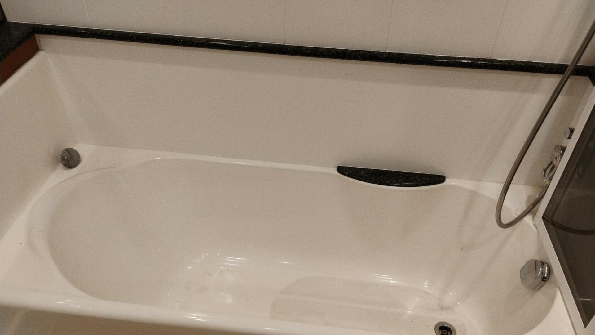 2001 Viking Princess 72 — photo 32