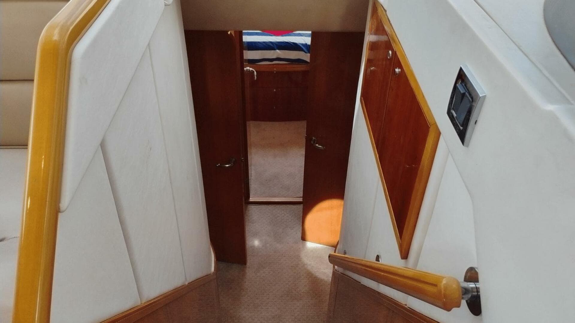 2001 Viking Princess 72 — photo 23