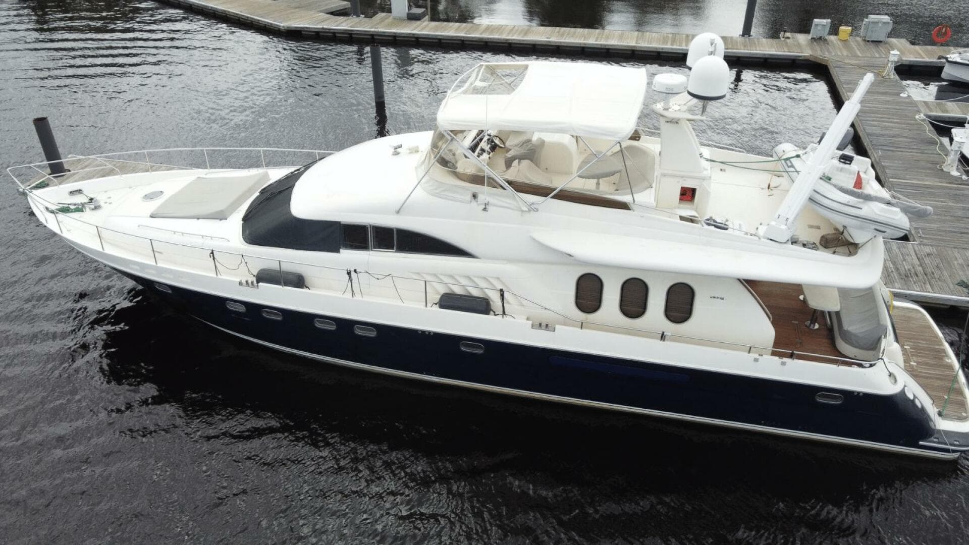 2001 Viking Princess 72 — photo 37