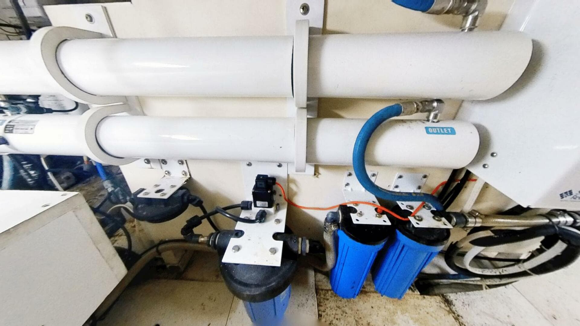 2001 Viking Princess 72 — photo 35