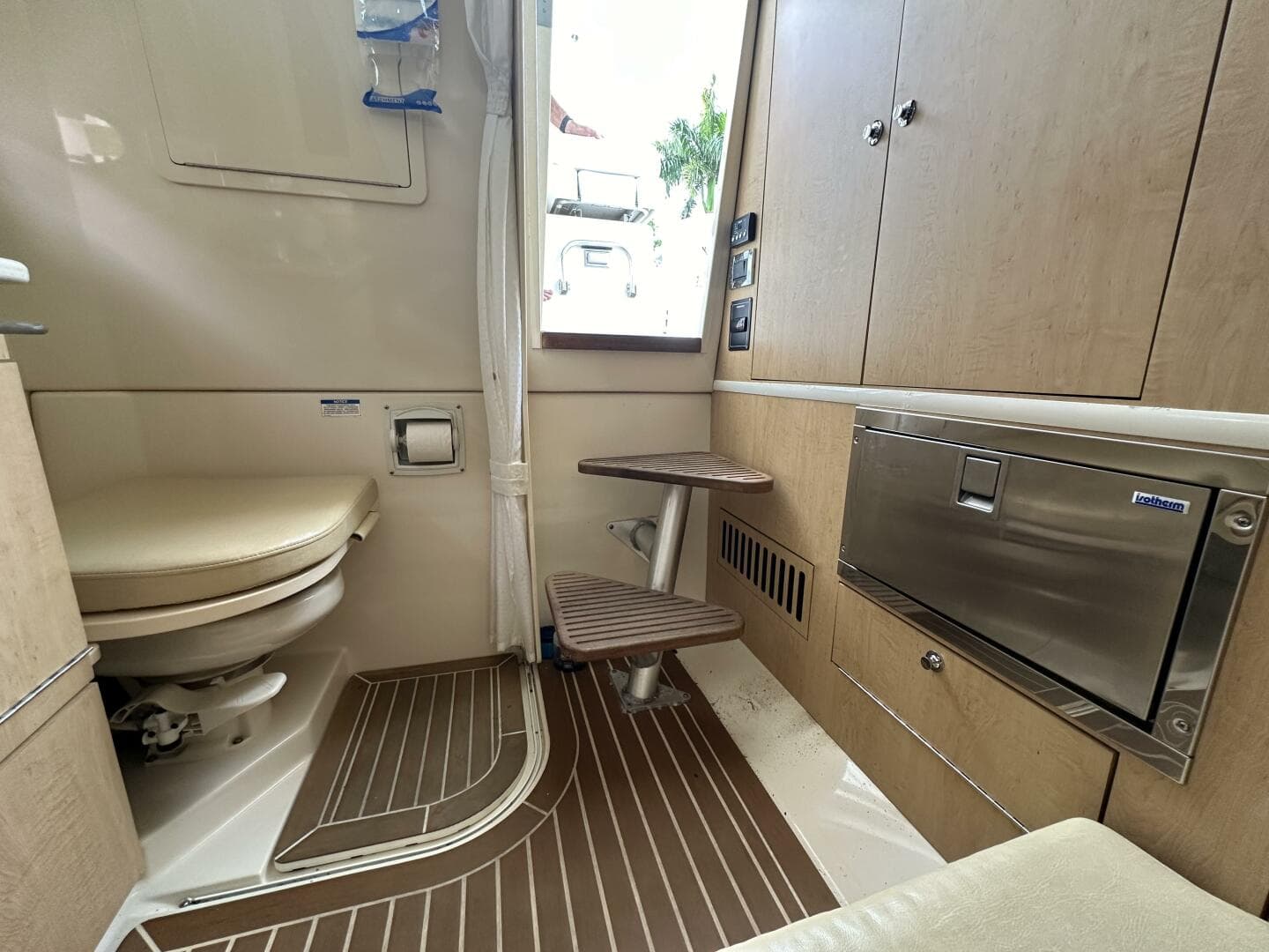 2015 Boston Whaler 370 Outrage — photo 18