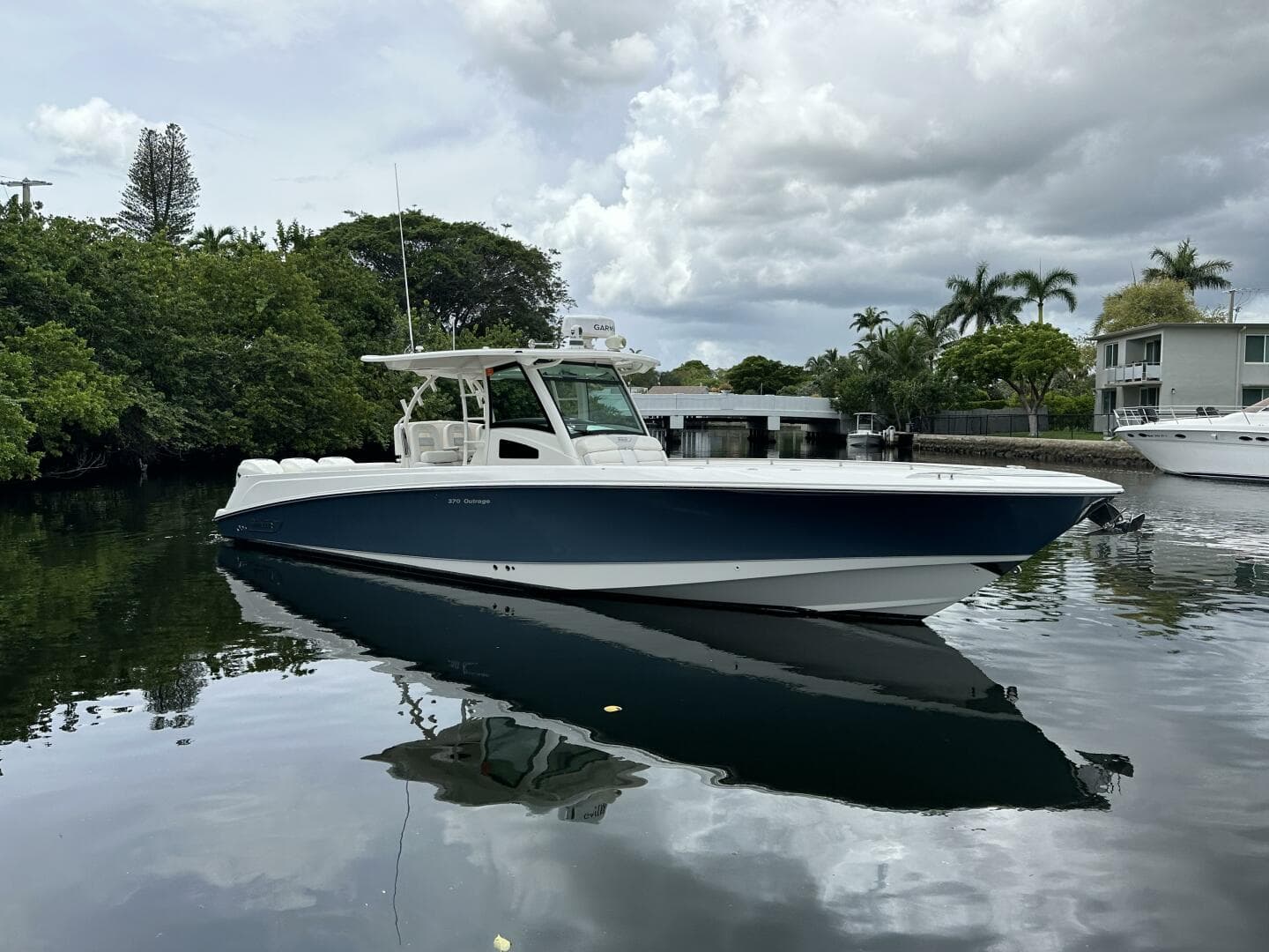 2015 Boston Whaler 370 Outrage — photo 3