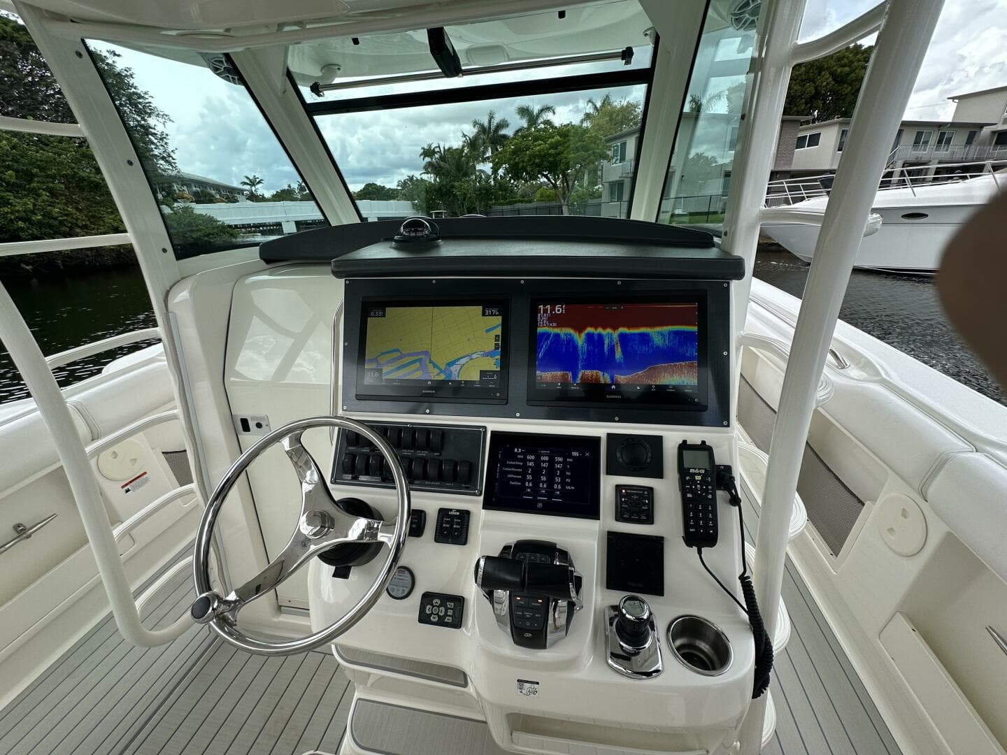 2015 Boston Whaler 370 Outrage — photo 11