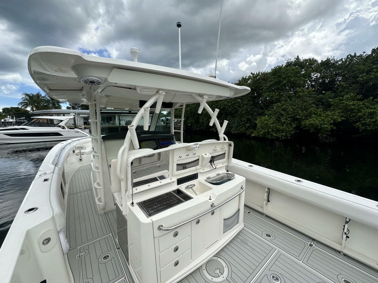2015 Boston Whaler 370 Outrage — photo 7