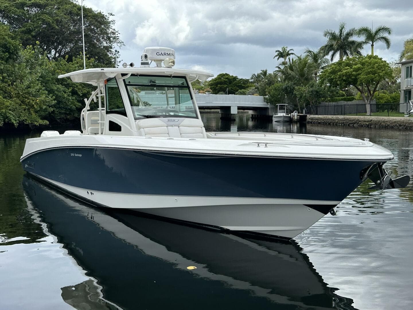 2015 Boston Whaler 370 Outrage — photo 2