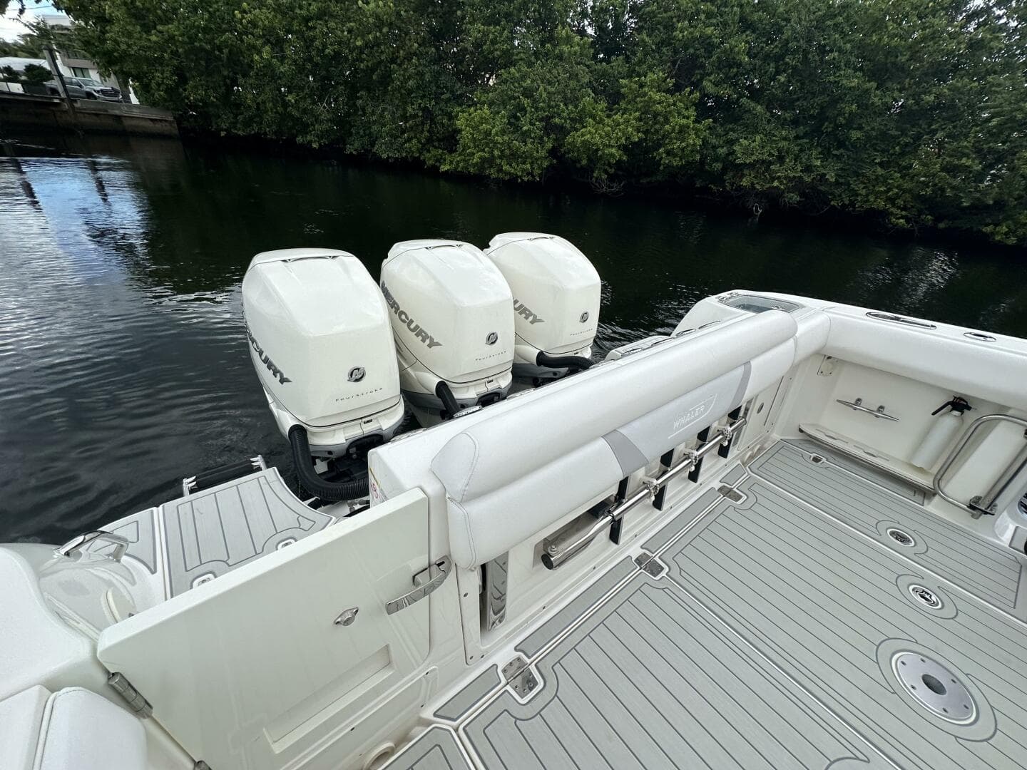 2015 Boston Whaler 370 Outrage — photo 6