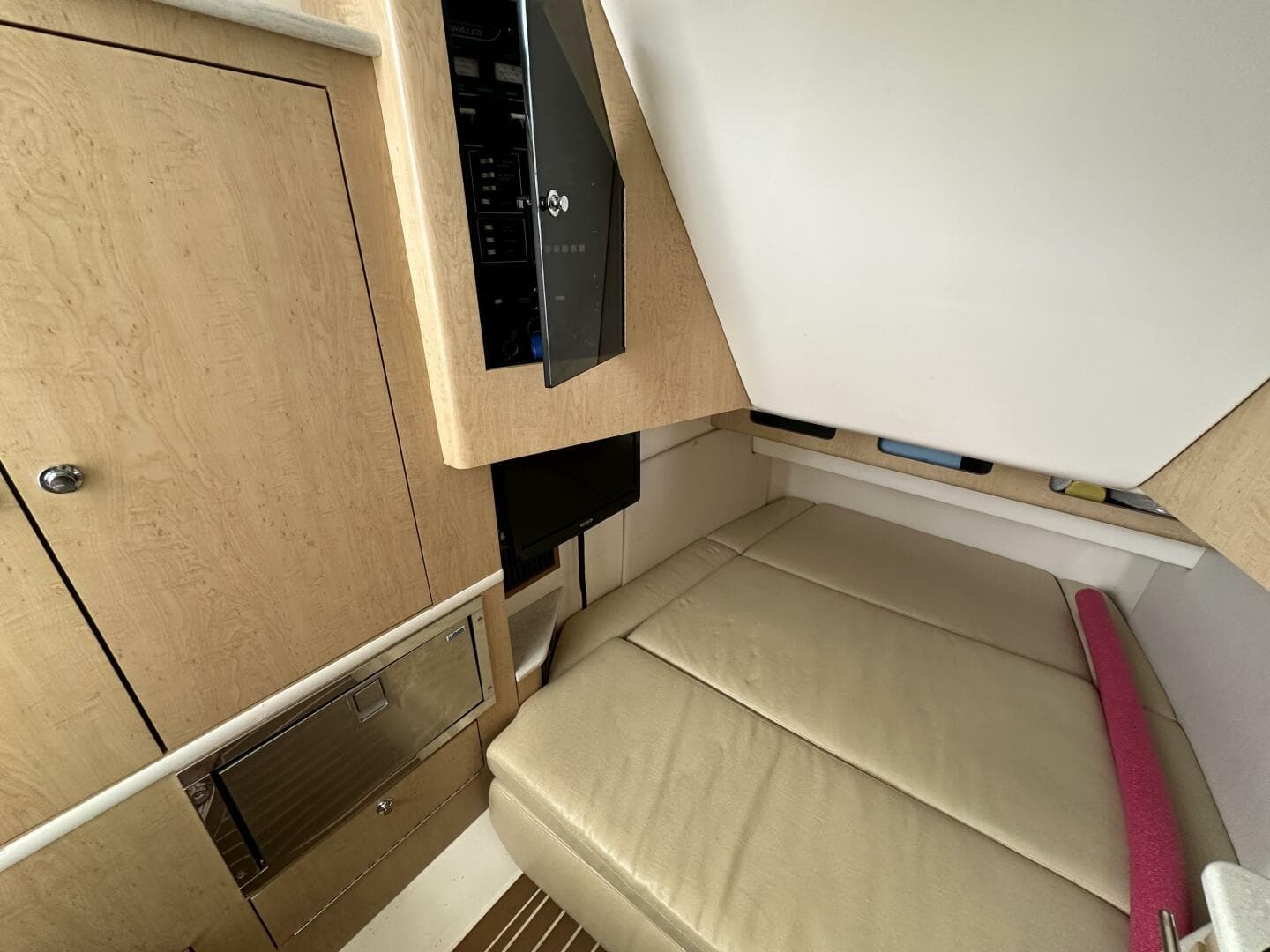 2015 Boston Whaler 370 Outrage — photo 16