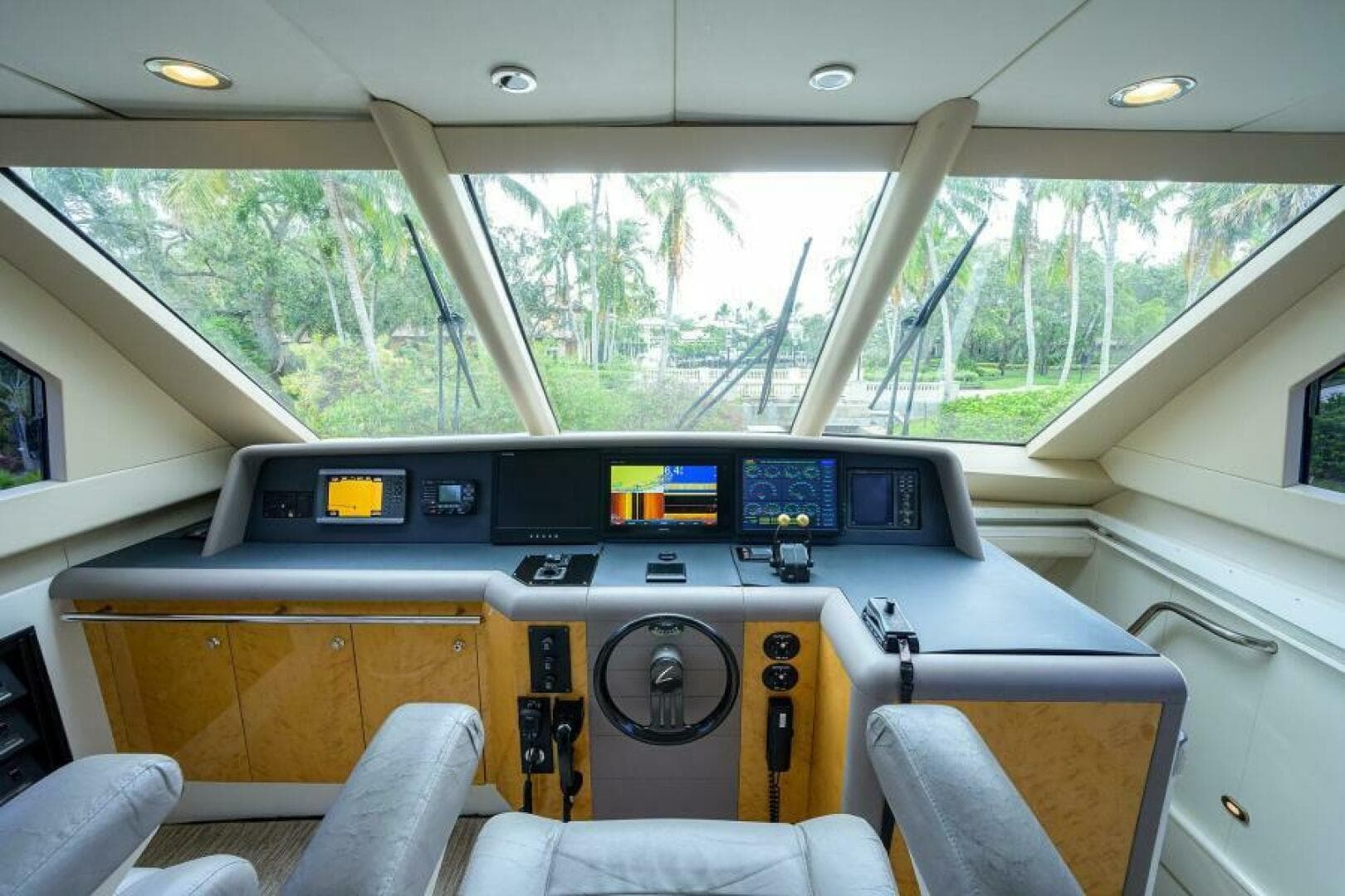 1998 Lazzara Yachts Cockpit — photo 33