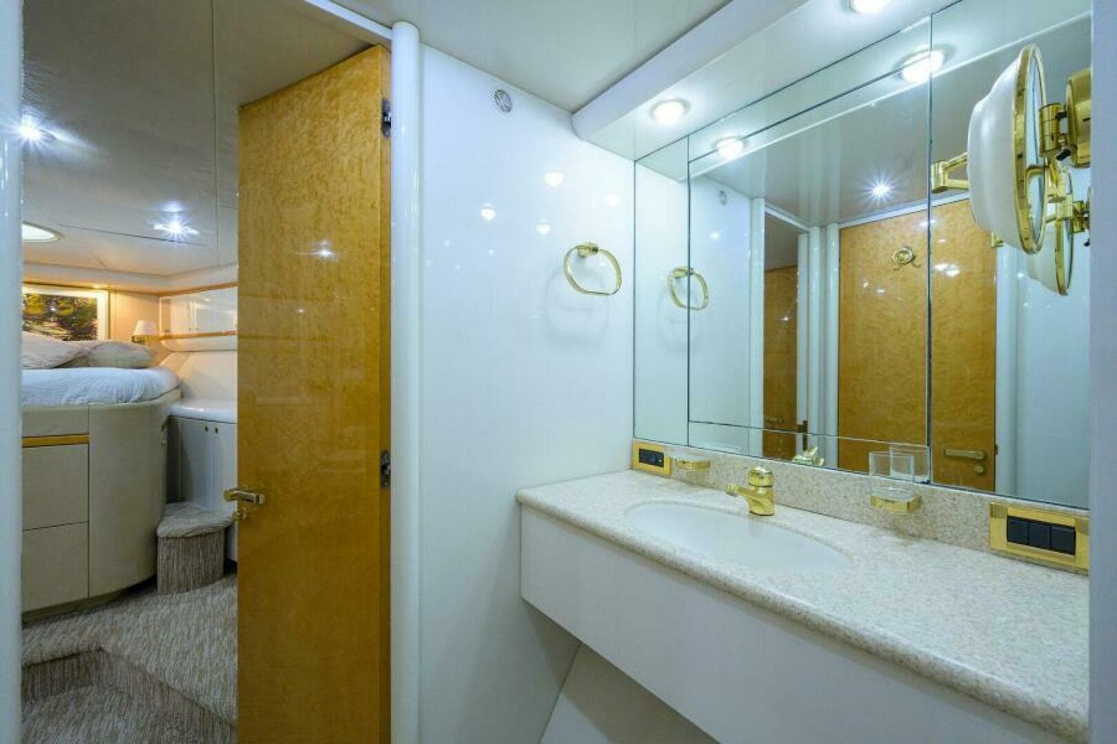 1998 Lazzara Yachts Cockpit — photo 20