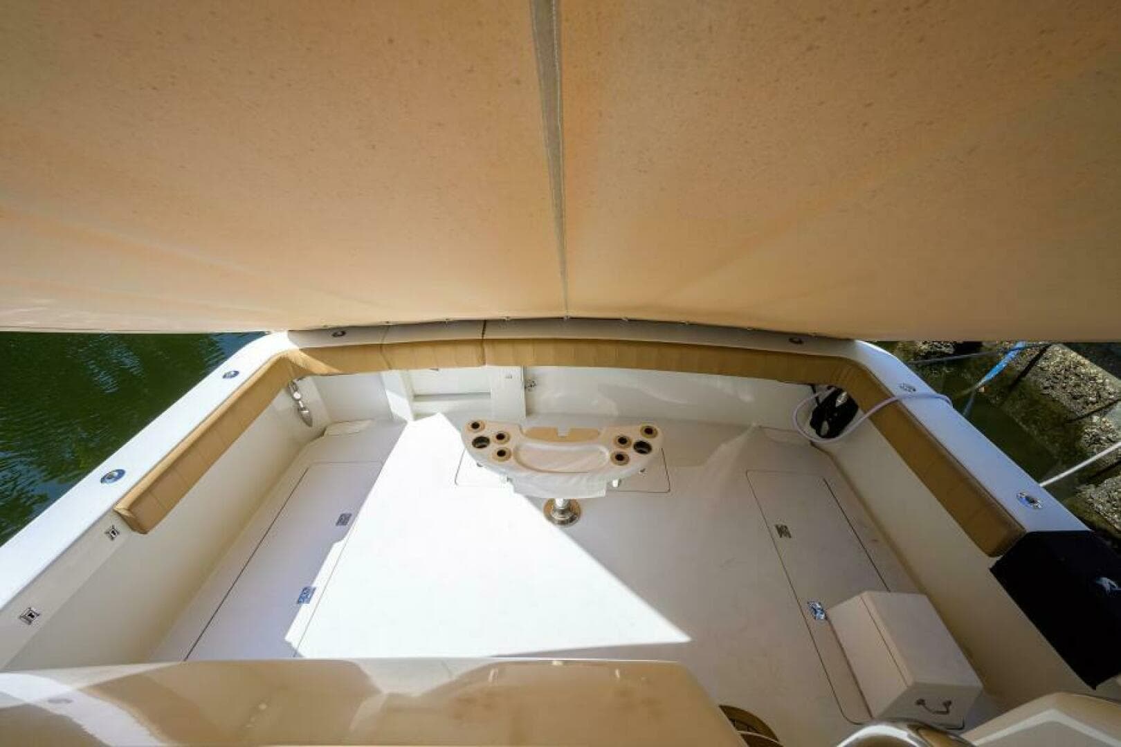 1998 Lazzara Yachts Cockpit — photo 42