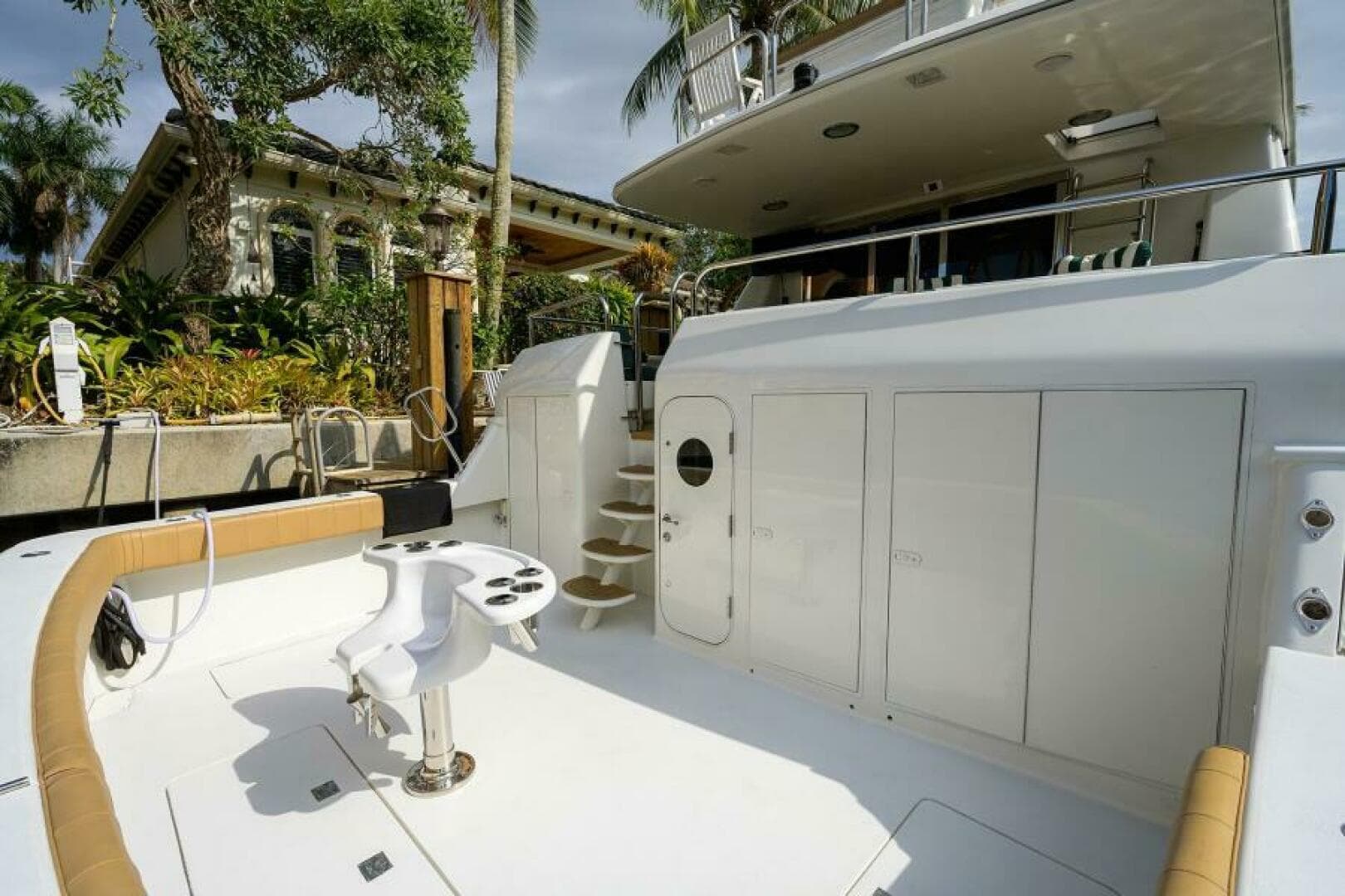1998 Lazzara Yachts Cockpit — photo 44