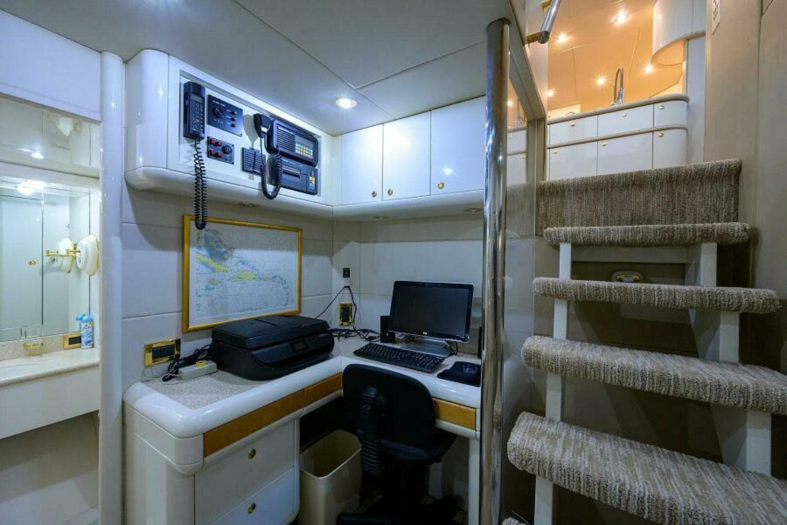 1998 Lazzara Yachts Cockpit — photo 29
