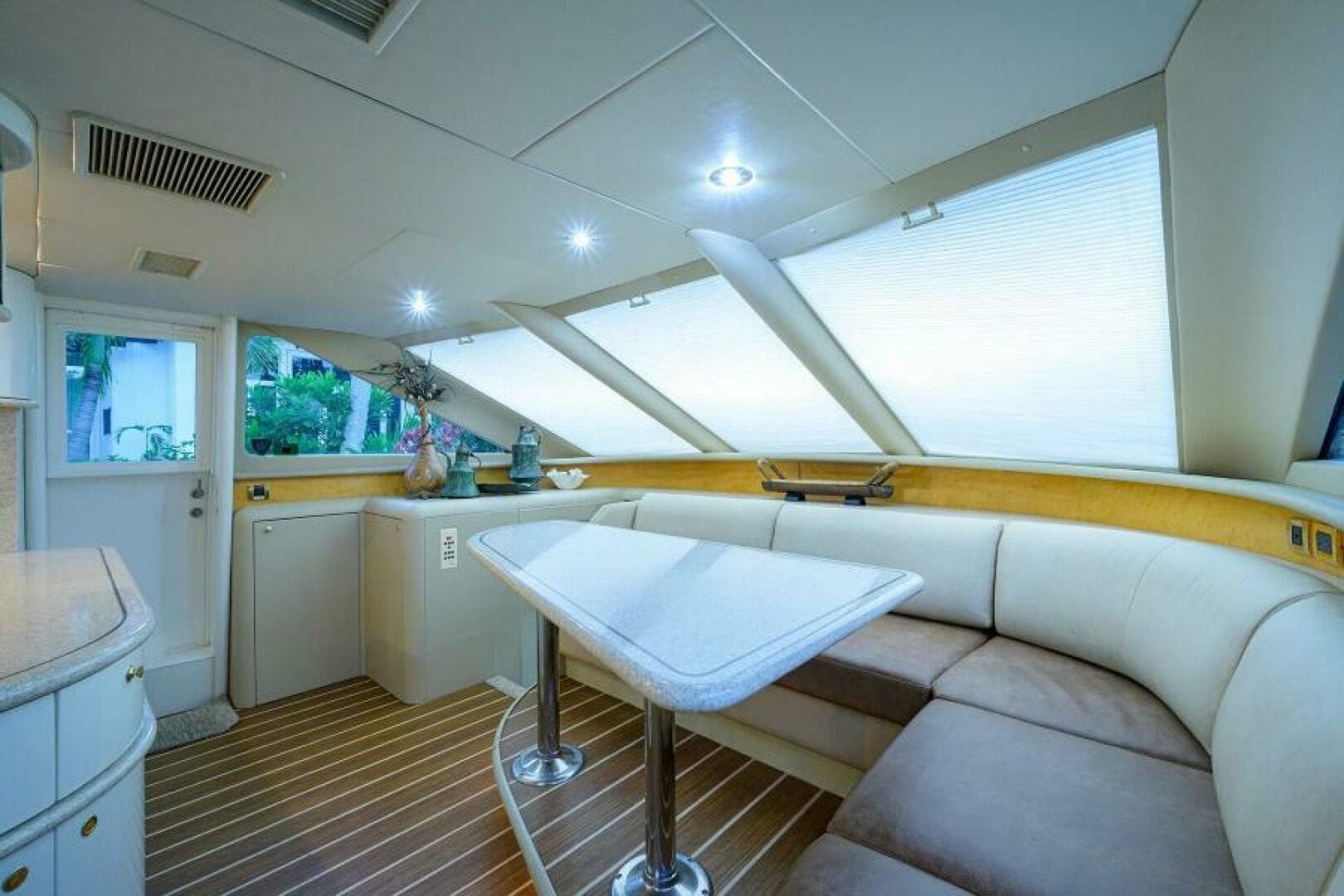 1998 Lazzara Yachts Cockpit — photo 10