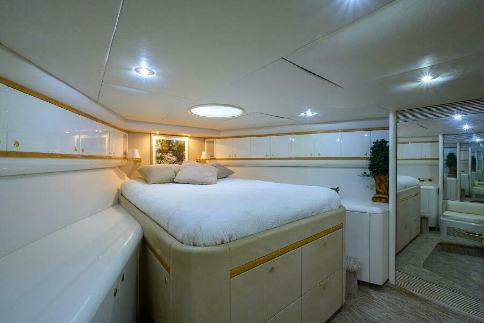 1998 Lazzara Yachts Cockpit — photo 17