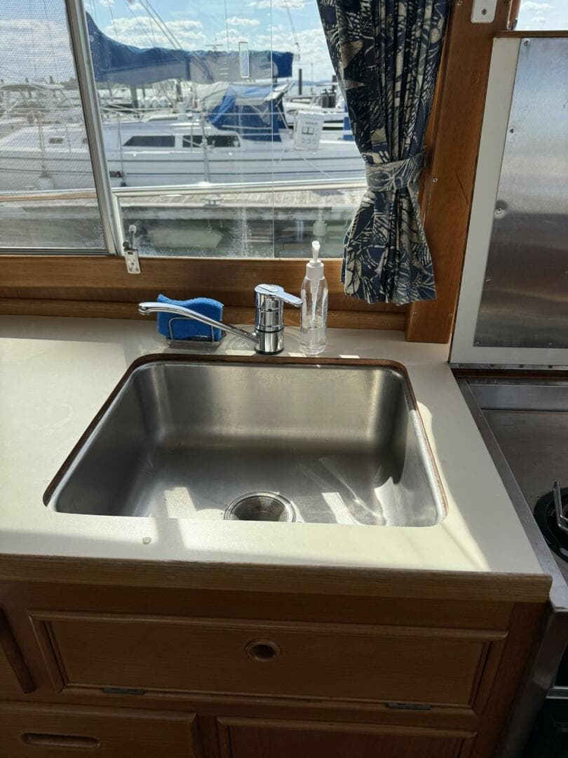 1999 Grand Banks 42 Classic — photo 41