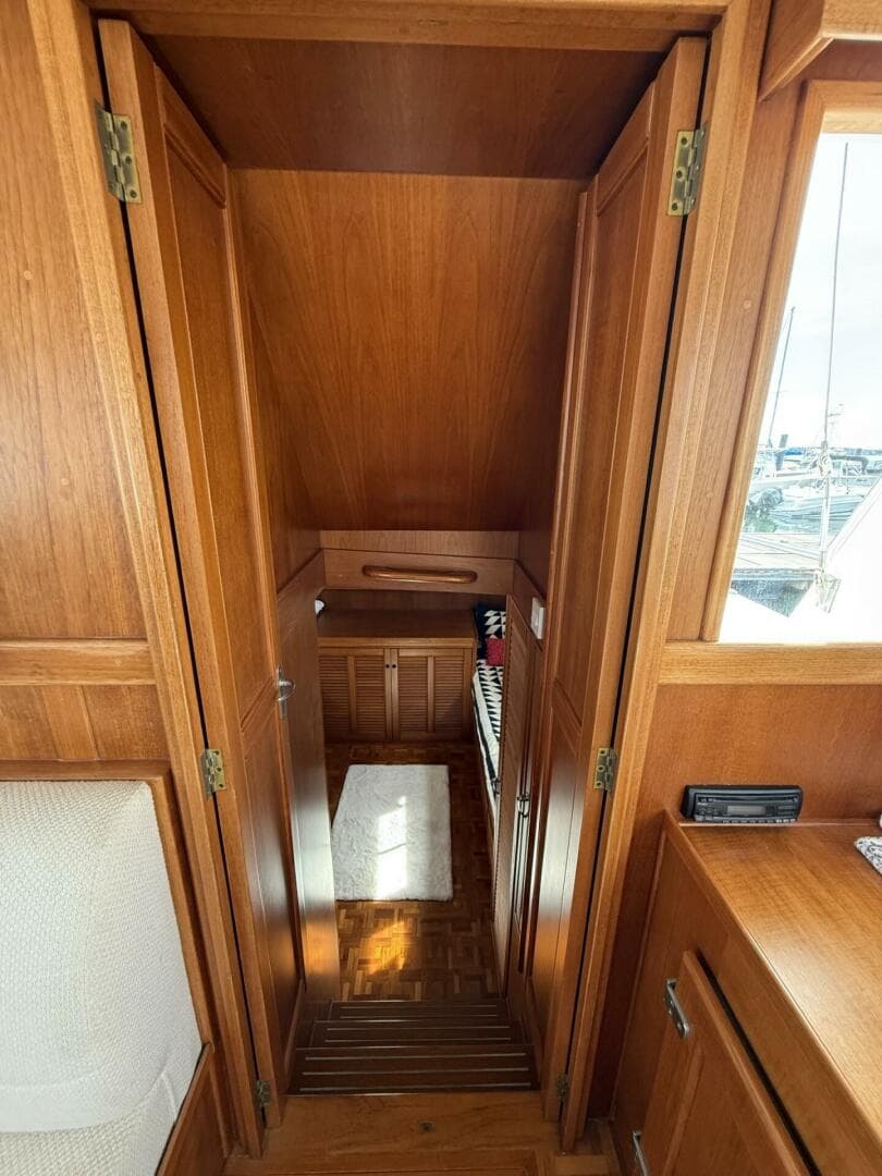 1999 Grand Banks 42 Classic — photo 49