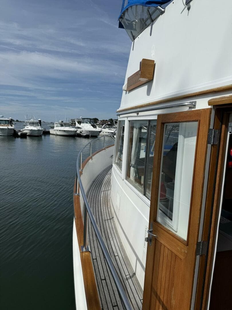 1999 Grand Banks 42 Classic — photo 8