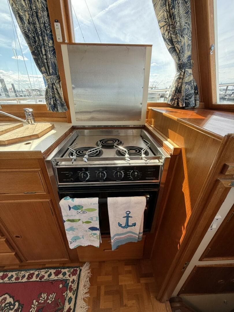 1999 Grand Banks 42 Classic — photo 42