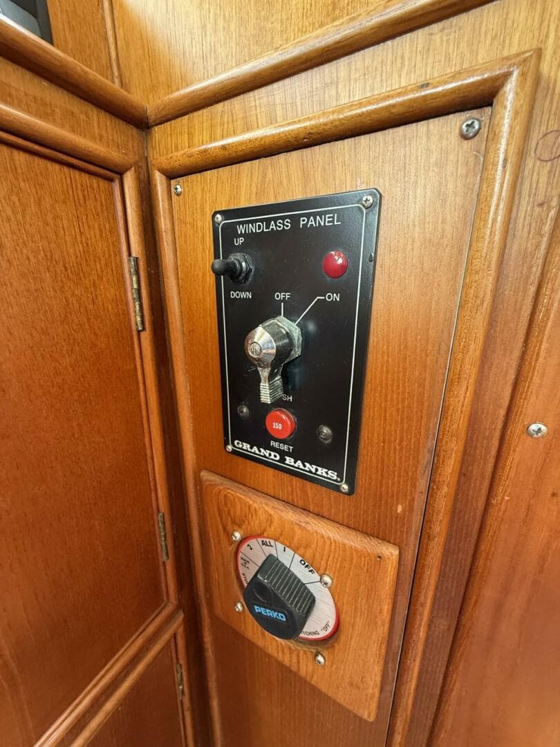 1999 Grand Banks 42 Classic — photo 59