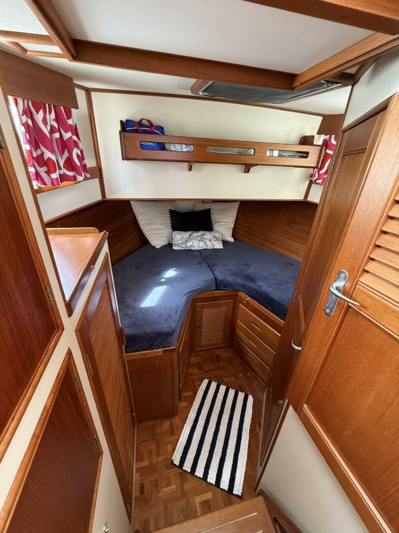 1999 Grand Banks 42 Classic — photo 44