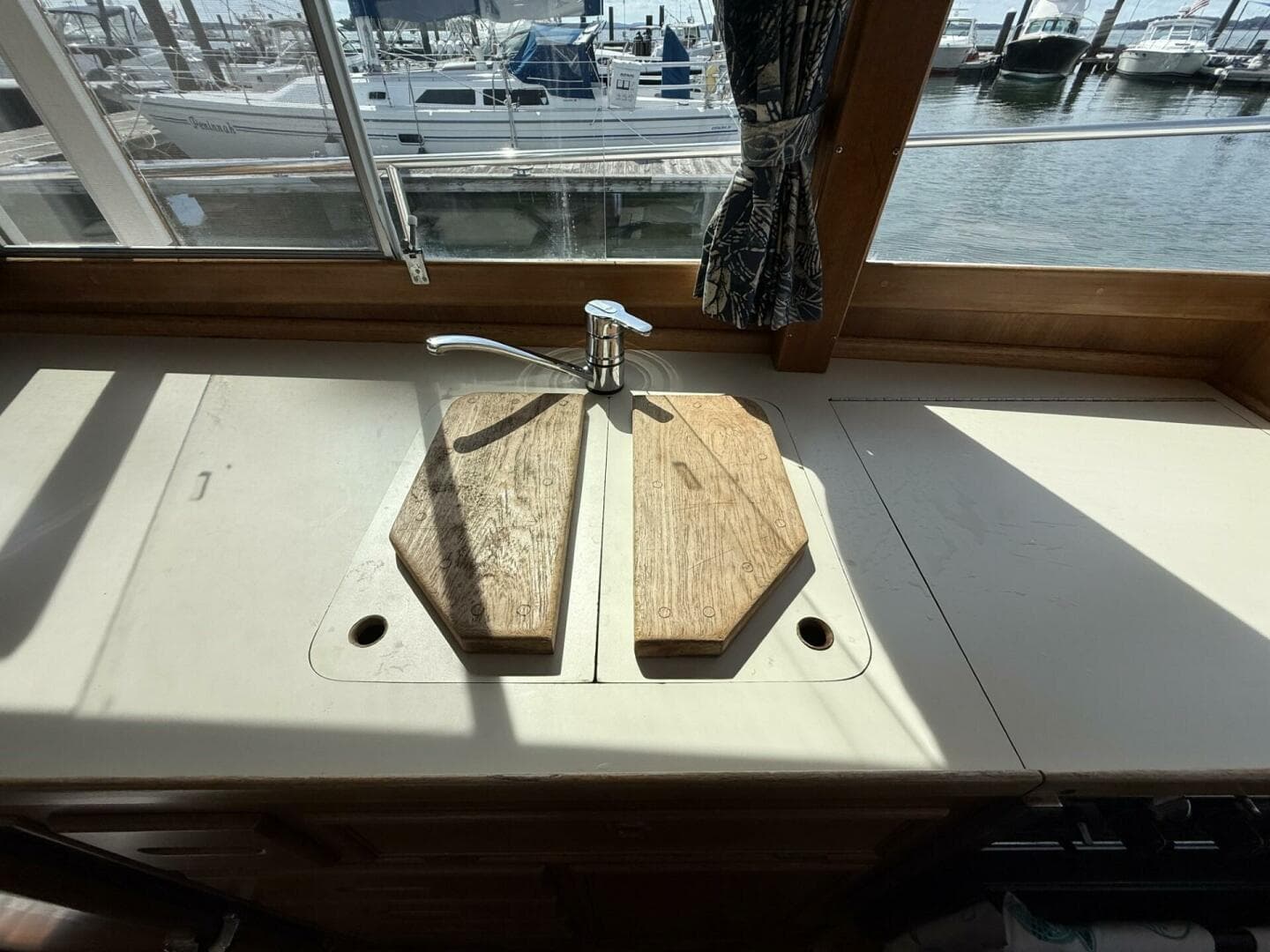 1999 Grand Banks 42 Classic — photo 43