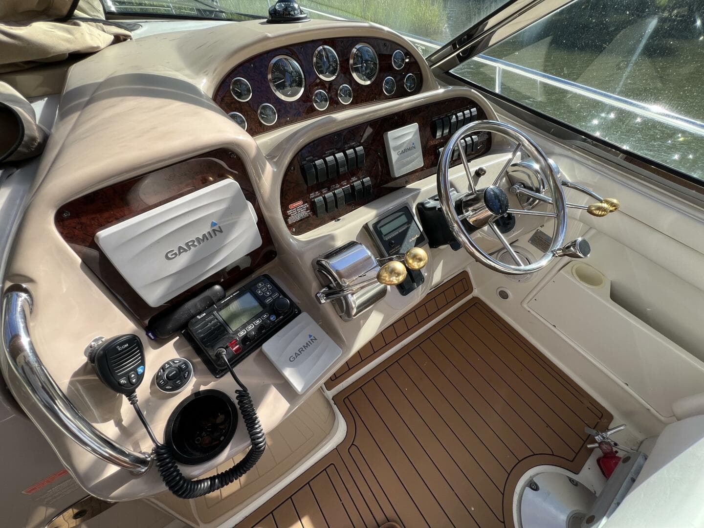 2002 Sea Ray 360 Sundancer — photo 14