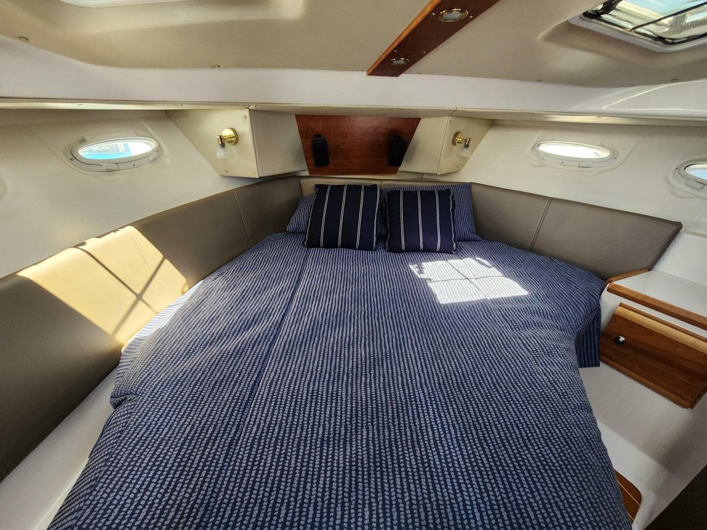 2020 Cutwater C-32 Cb — photo 15