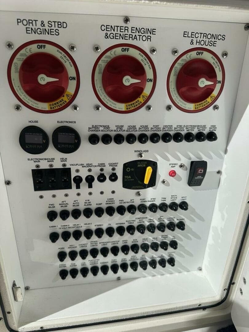 2020 Pursuit 355 OS — photo 37