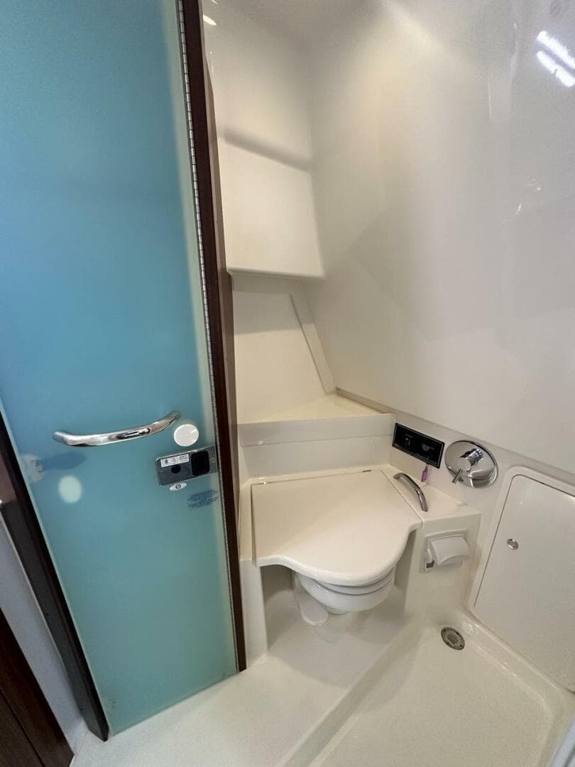 2020 Pursuit 355 OS — photo 32