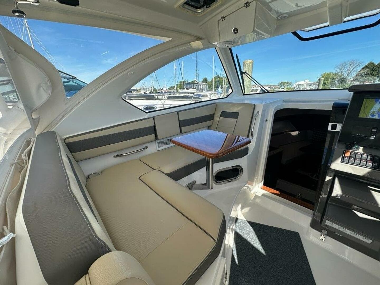 2020 Pursuit 355 OS — photo 5