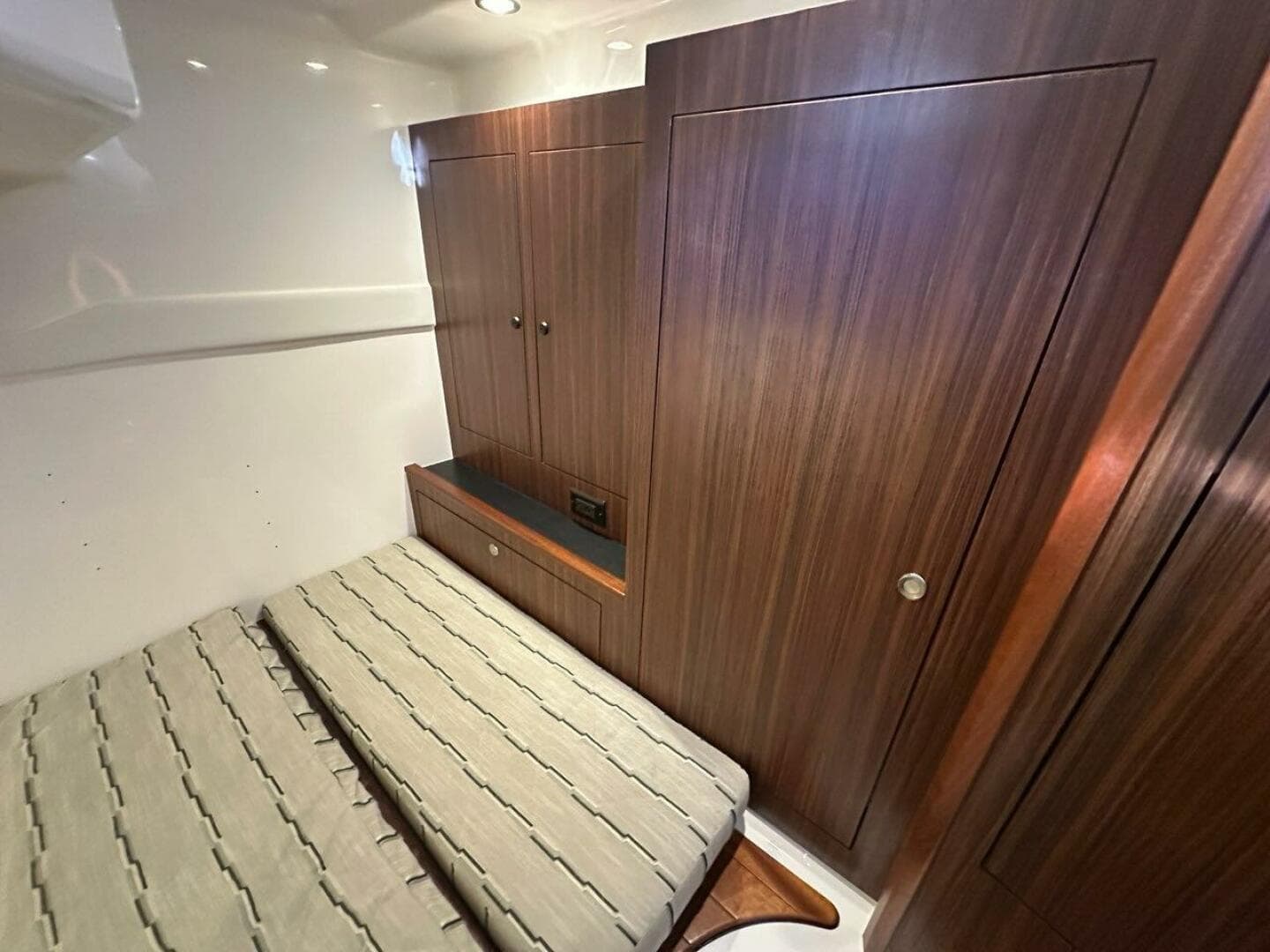 2020 Pursuit 355 OS — photo 28