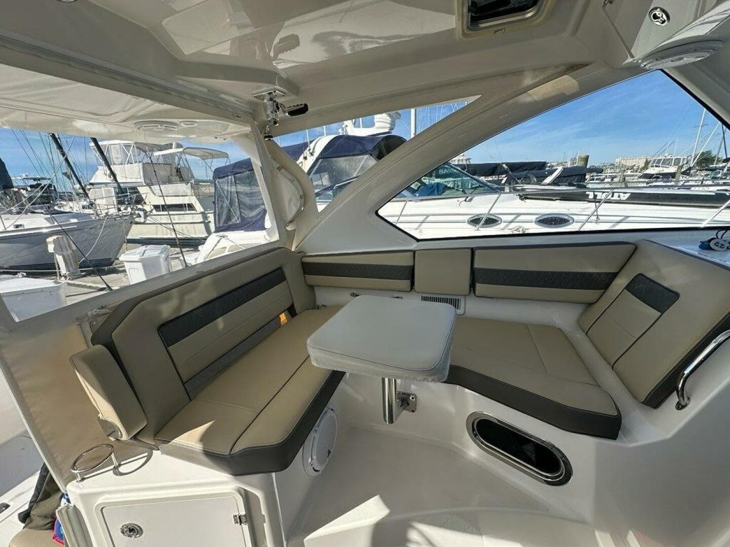 2020 Pursuit 355 OS — photo 13