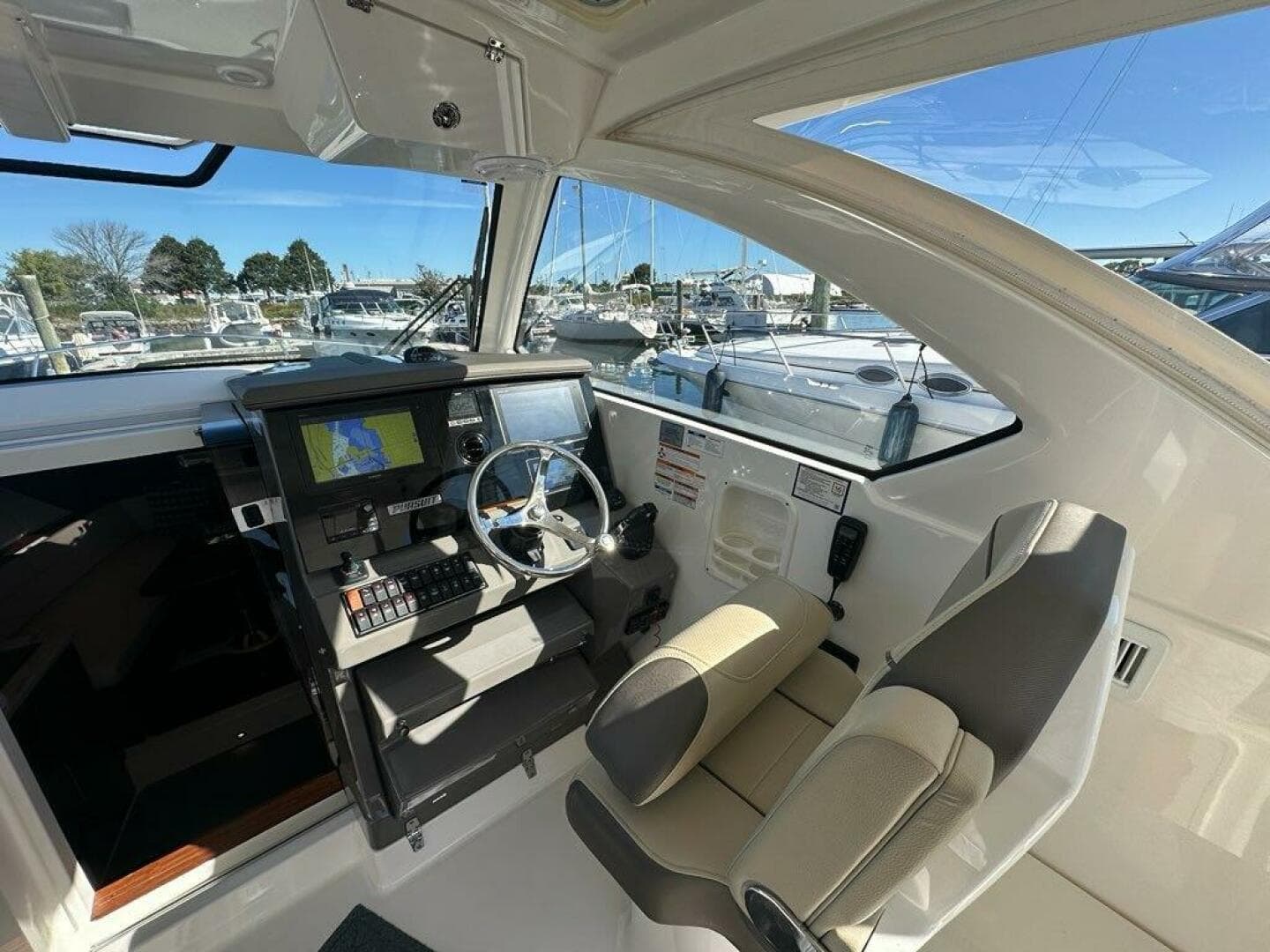 2020 Pursuit 355 OS — photo 7