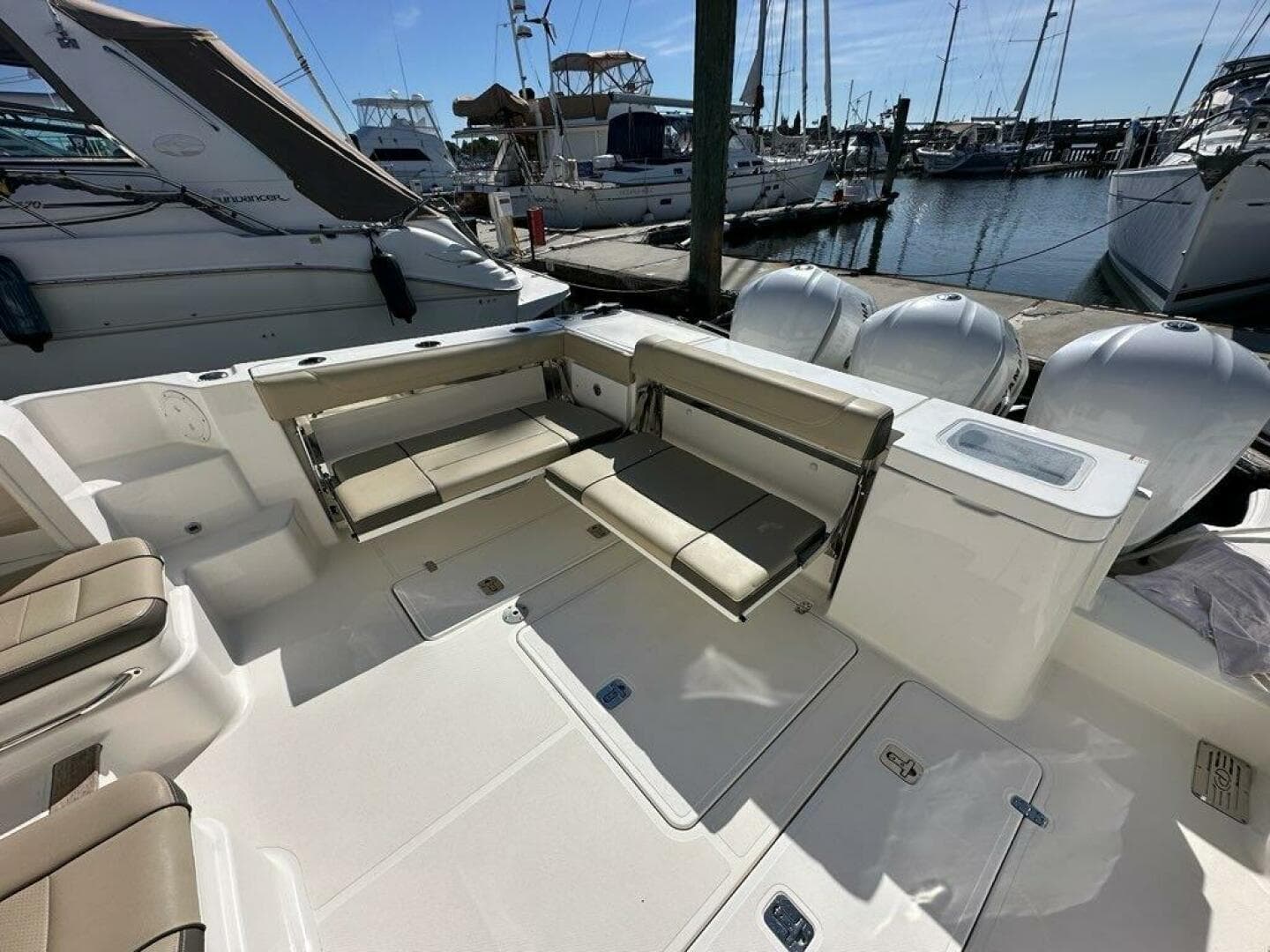 2020 Pursuit 355 OS — photo 36