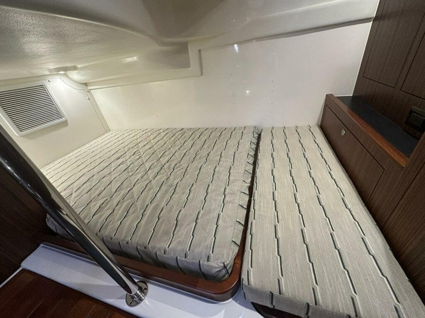 2020 Pursuit 355 OS — photo 26