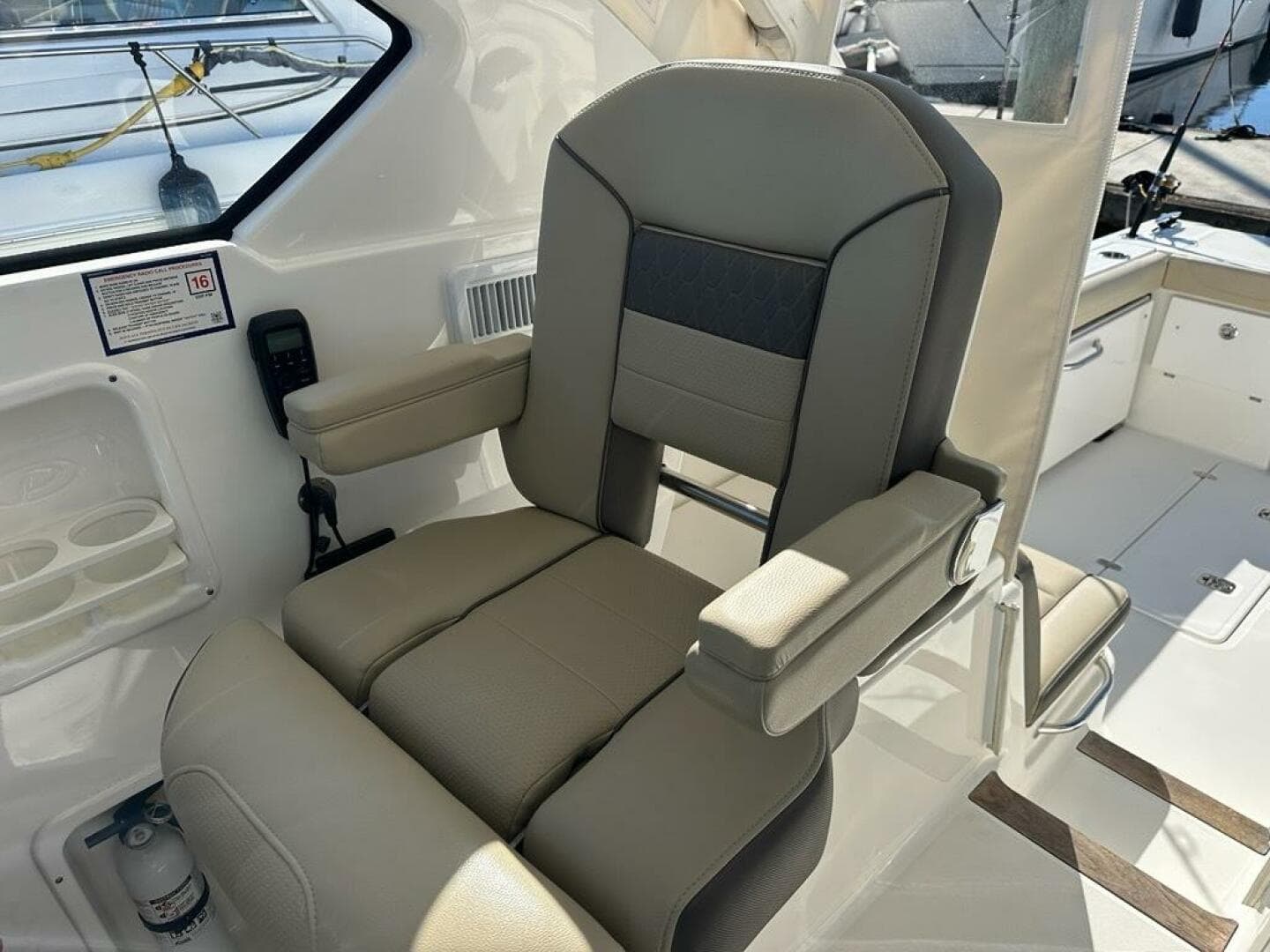 2020 Pursuit 355 OS — photo 15