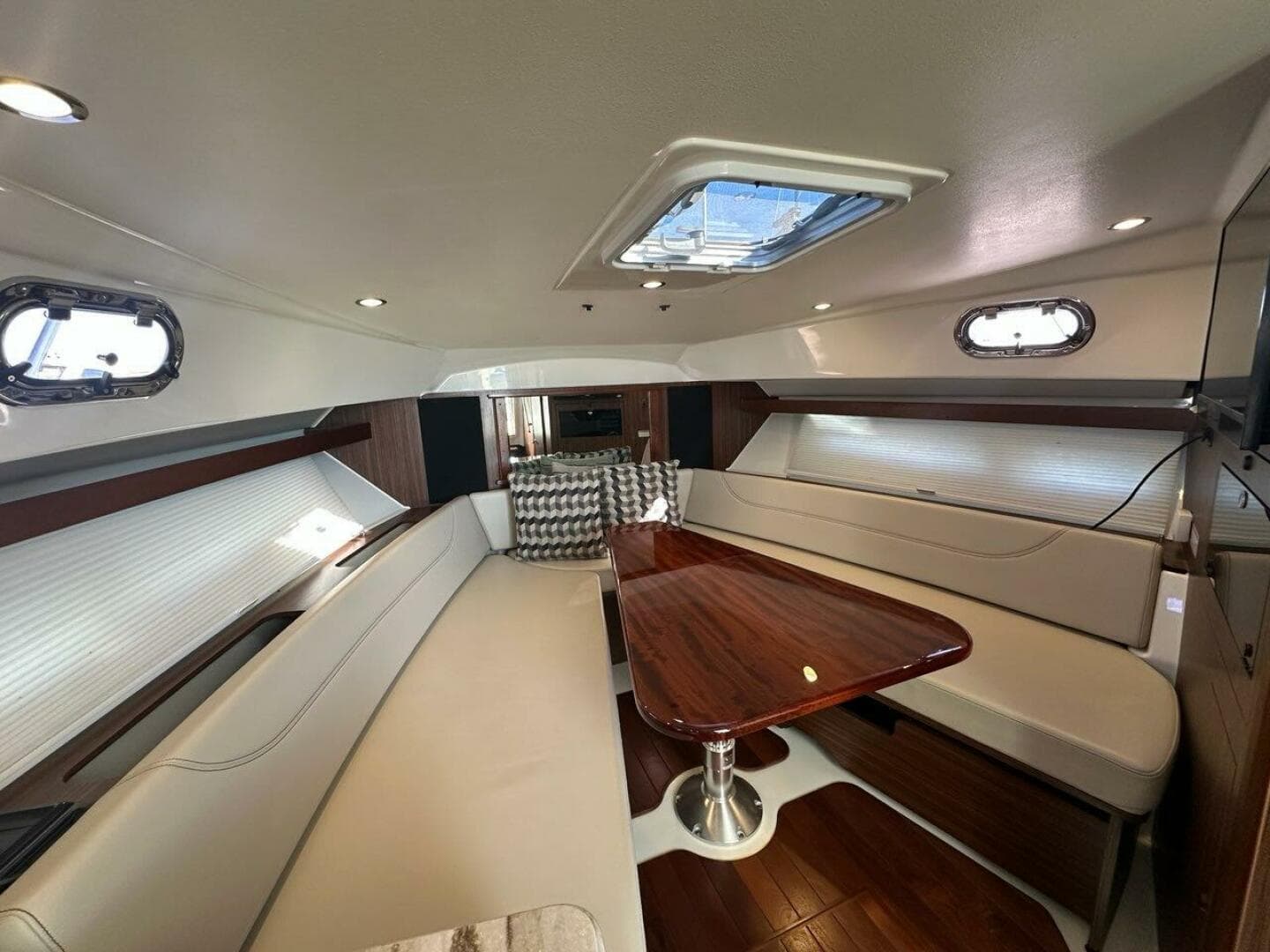 2020 Pursuit 355 OS — photo 19